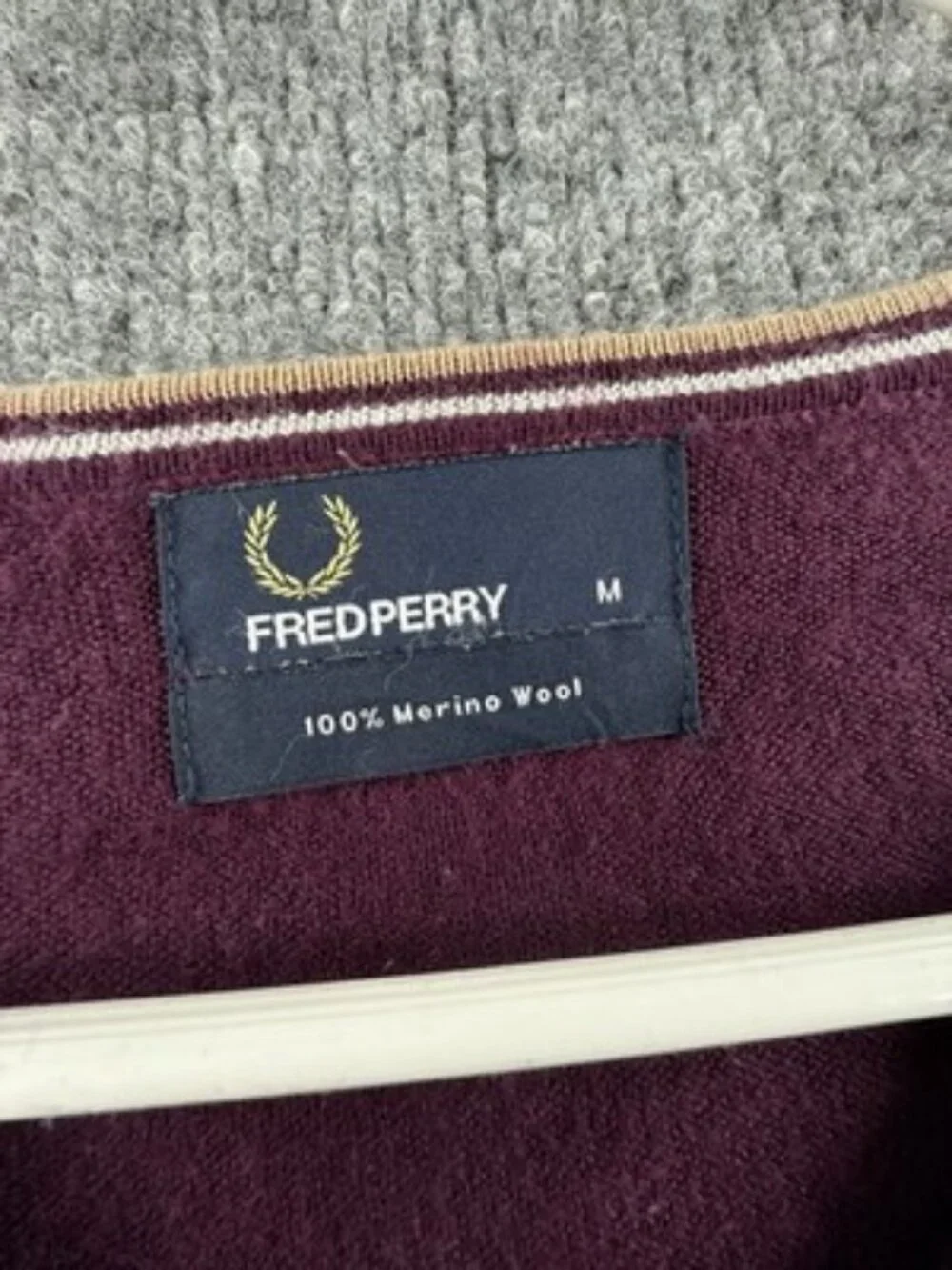 Fred Perry Wool Logo Medium Sweater Long Sleeve V-Neck Pullover Maroon Men Knit